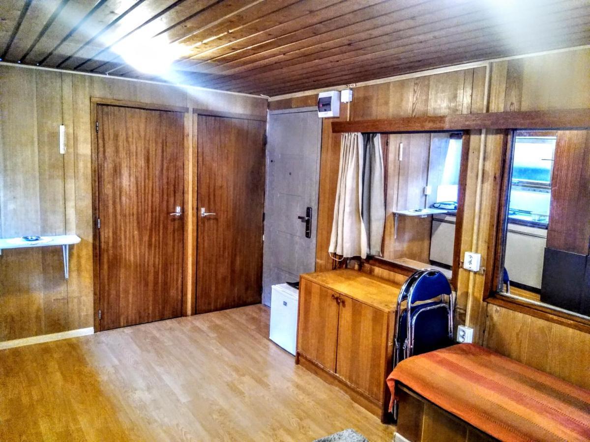 Two Rooms Rustic House - Self Check-In بوخارست المظهر الخارجي الصورة